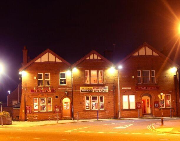 Hotel The Star Barnsley Exterior foto